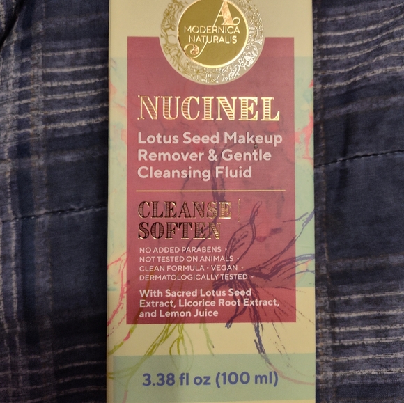 Nucinel Lotus Seed Makeup Remover & Gentle Cleansing Lotion - Picture 2 of 6